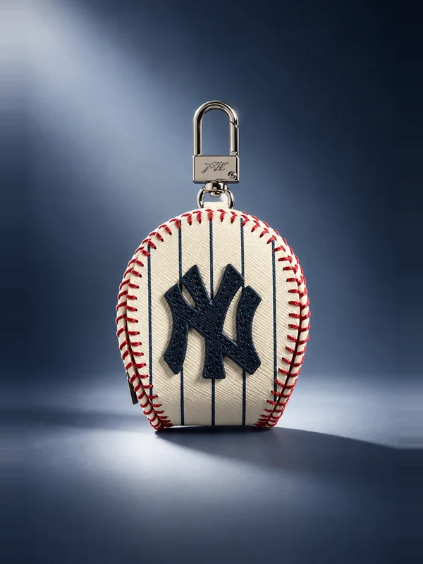 Kith for the New York Yankees Leather Baseball Pouch - Sandrift